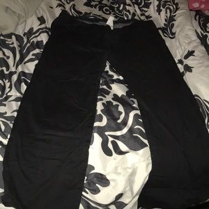 Black capris